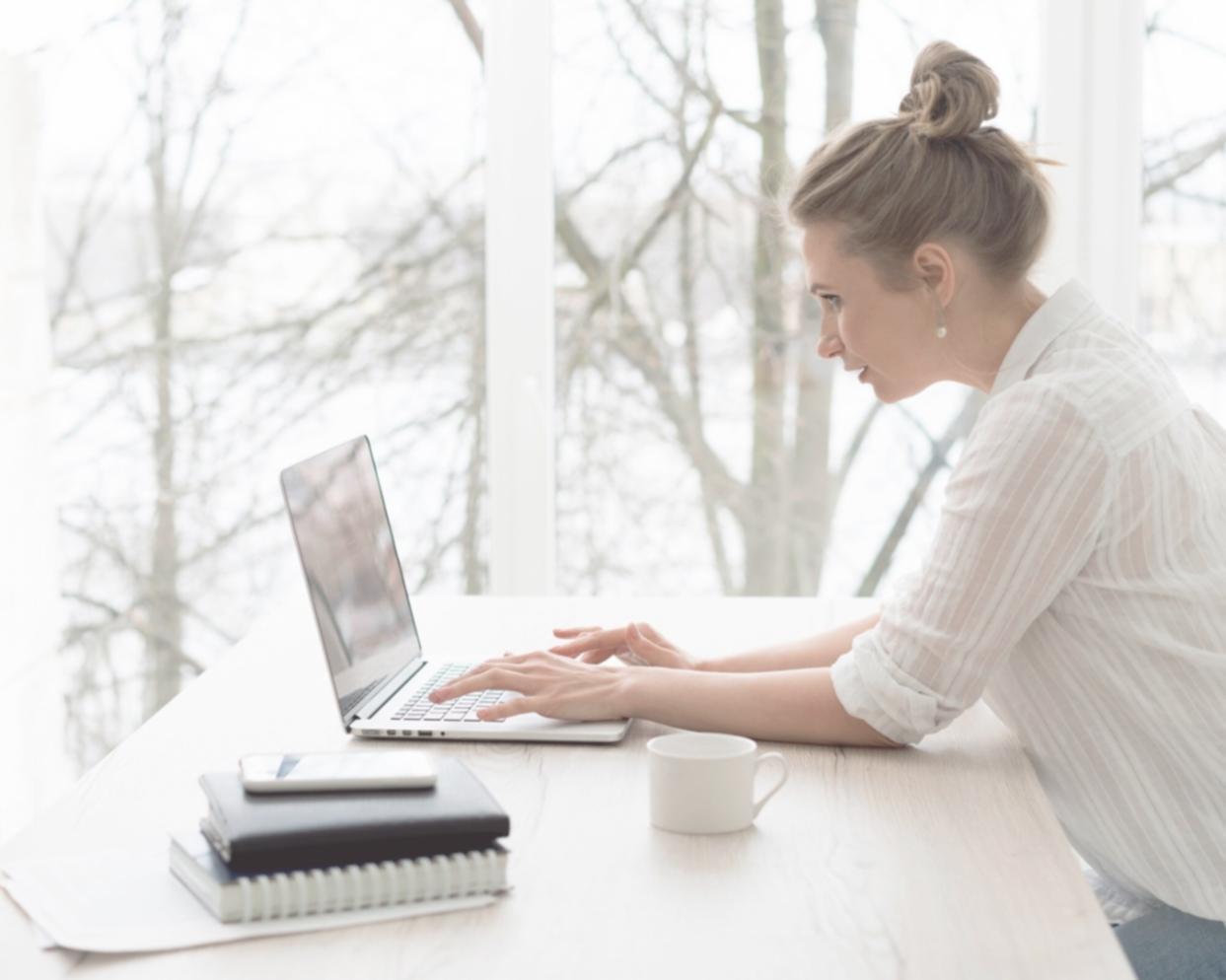 Detailansicht einer komplexen Finanzanalyse mit Diagrammen